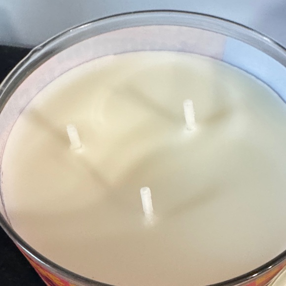 Goose Creek -Pillsbury -Apple Cinnamon Bread three wick Candle 14.5 OZ - Picture 3 of 7